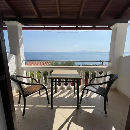 Yannis Apartment